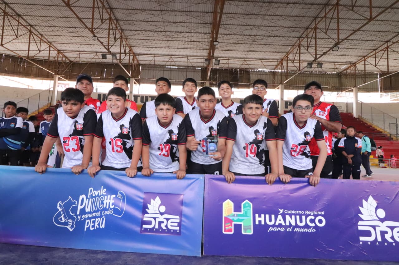 JUEGOS DEPORTIVOS PREMIA A LOS CAMPEONES DE FÚTBOL DAMAS Y HANDBALL EN AMBOS GÉNEROS