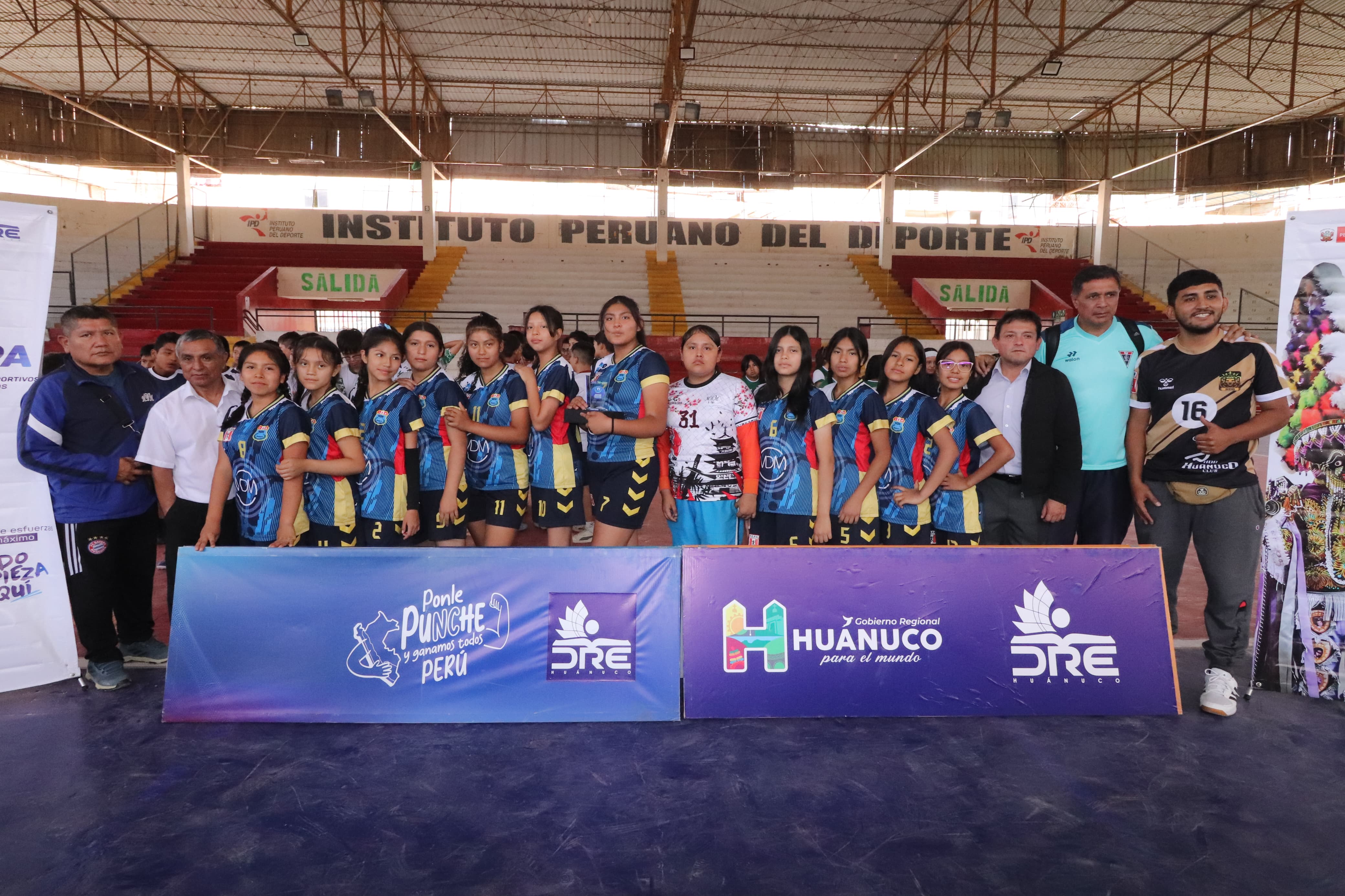 JUEGOS DEPORTIVOS PREMIA A LOS CAMPEONES DE FÚTBOL DAMAS Y HANDBALL EN AMBOS GÉNEROS