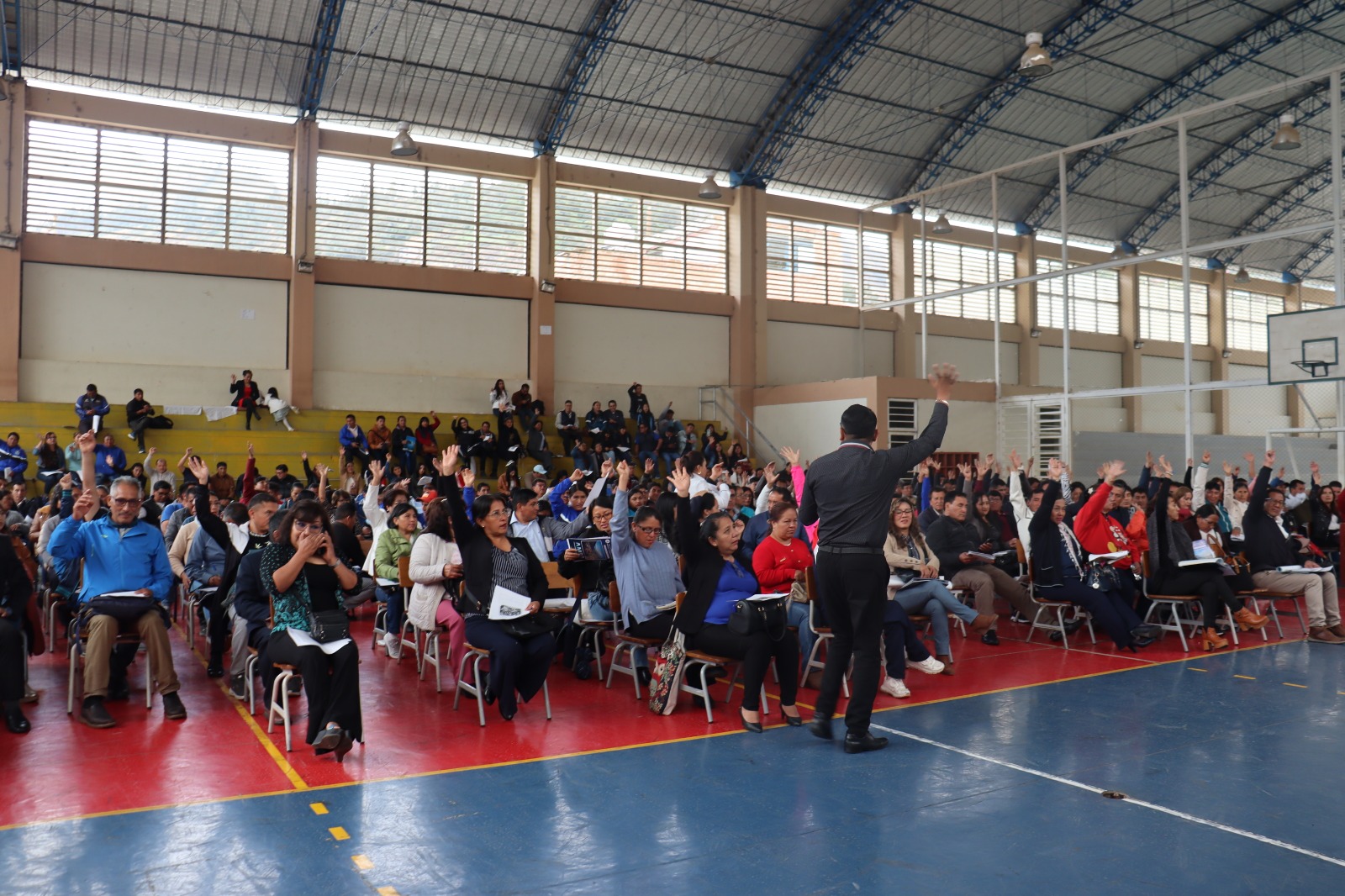 CULMINA EXITOSO SEMINARIO CON PARTICIPACIÓN DE 450 DOCENTES EN AMBO