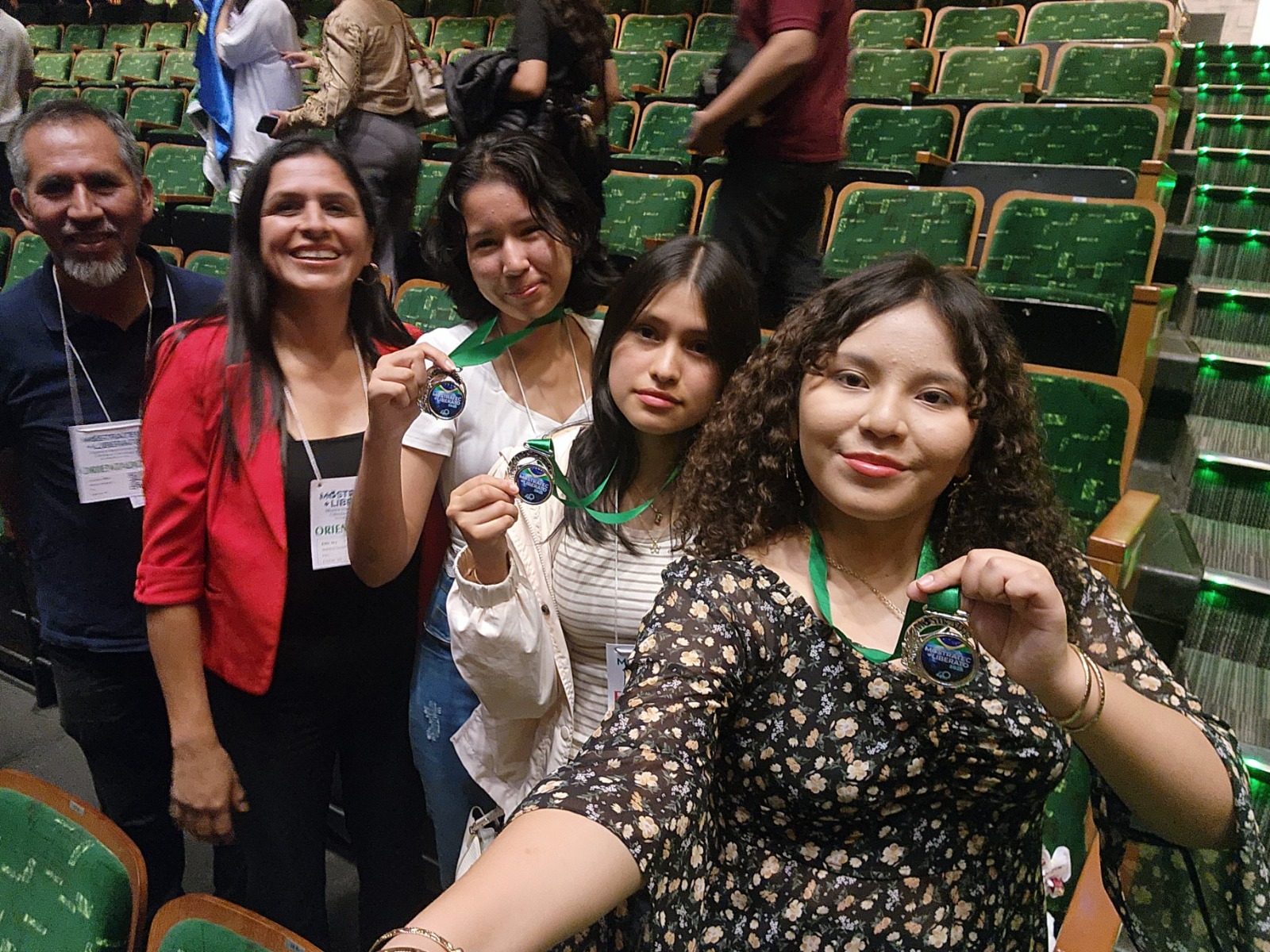 ESTUDIANTES HUANUQUEÑOS DEL COLEGIO ISAAC NEWTON BRILLAN EN FERIA INTERNACIONAL DE CIENCIA EN BRASIL