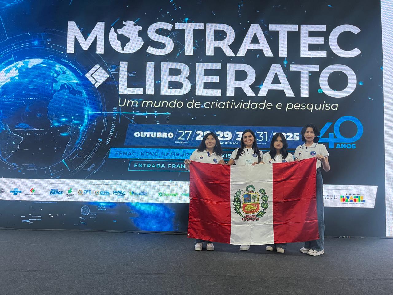 ESTUDIANTES HUANUQUEÑOS DEL COLEGIO ISAAC NEWTON BRILLAN EN FERIA INTERNACIONAL DE CIENCIA EN BRASIL