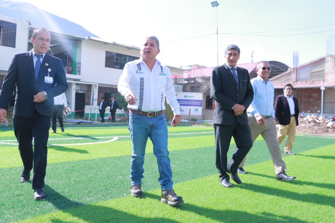 GOBERNADOR INSPECCIONA MEJORAMIENTO DE INSTALACIONES DE LA DRE PARA DESARROLLO DE JEGOS DEPORTIVOS