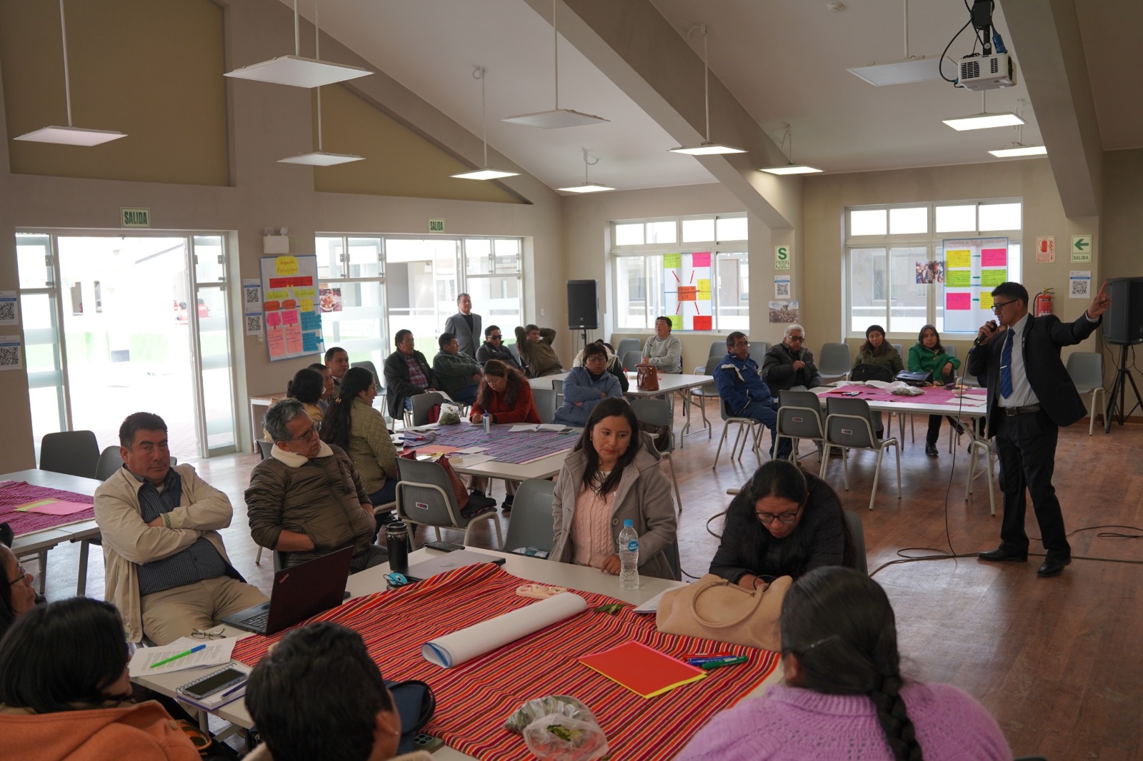 UGEL HUAMALÍES FORTALECE LA EDUCACIÓN INTERCULTURAL BILINGÜE CON CAPACITACIÓN MASIVA A DOCENTES