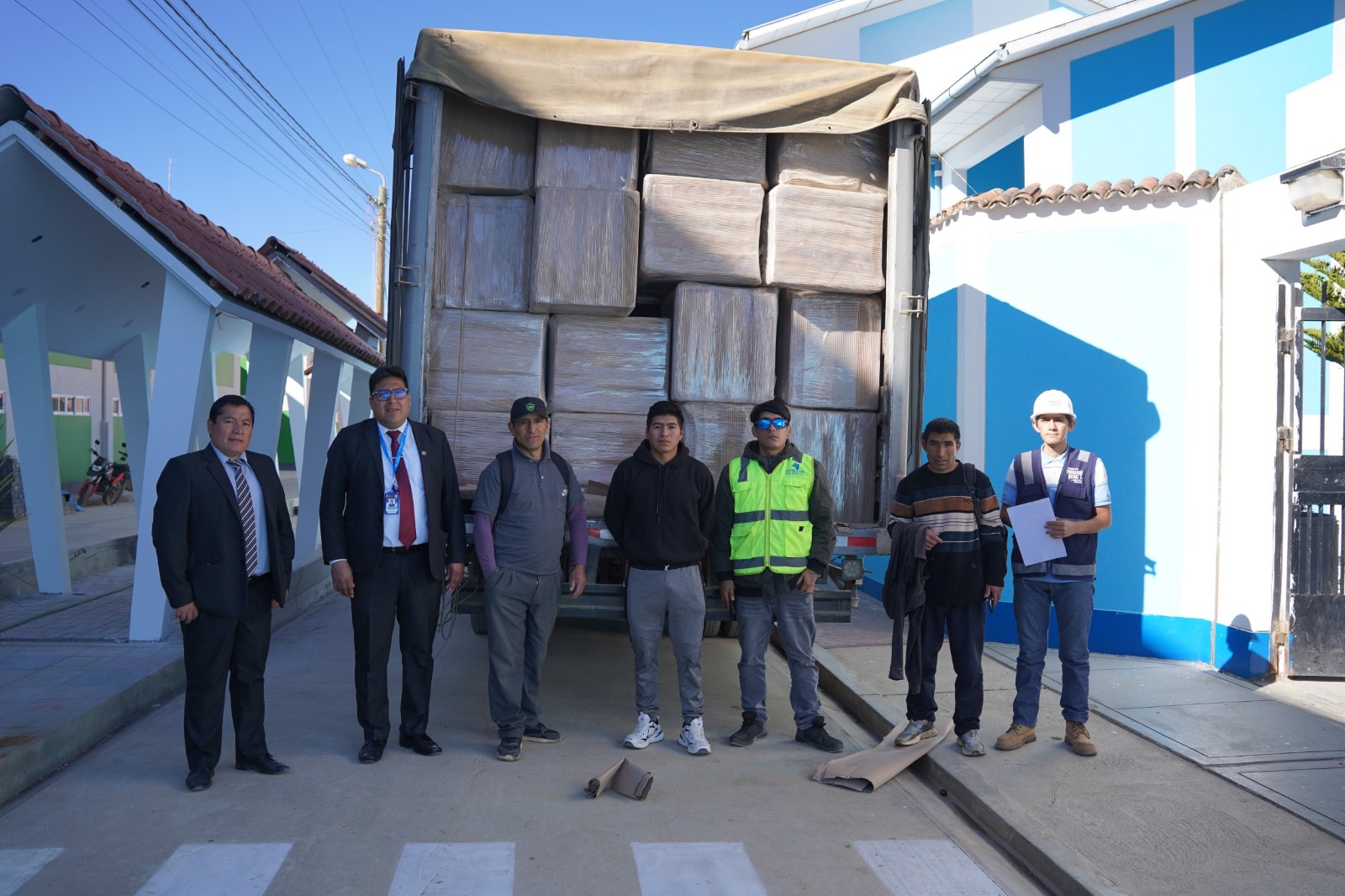MILES DE ESTUDIANTES DE HUAMALÍES SE BENEFICIAN CON HISTÓRICA INVERSIÓN DEL GOREHCO EN MOBILIARIO ESCOLAR